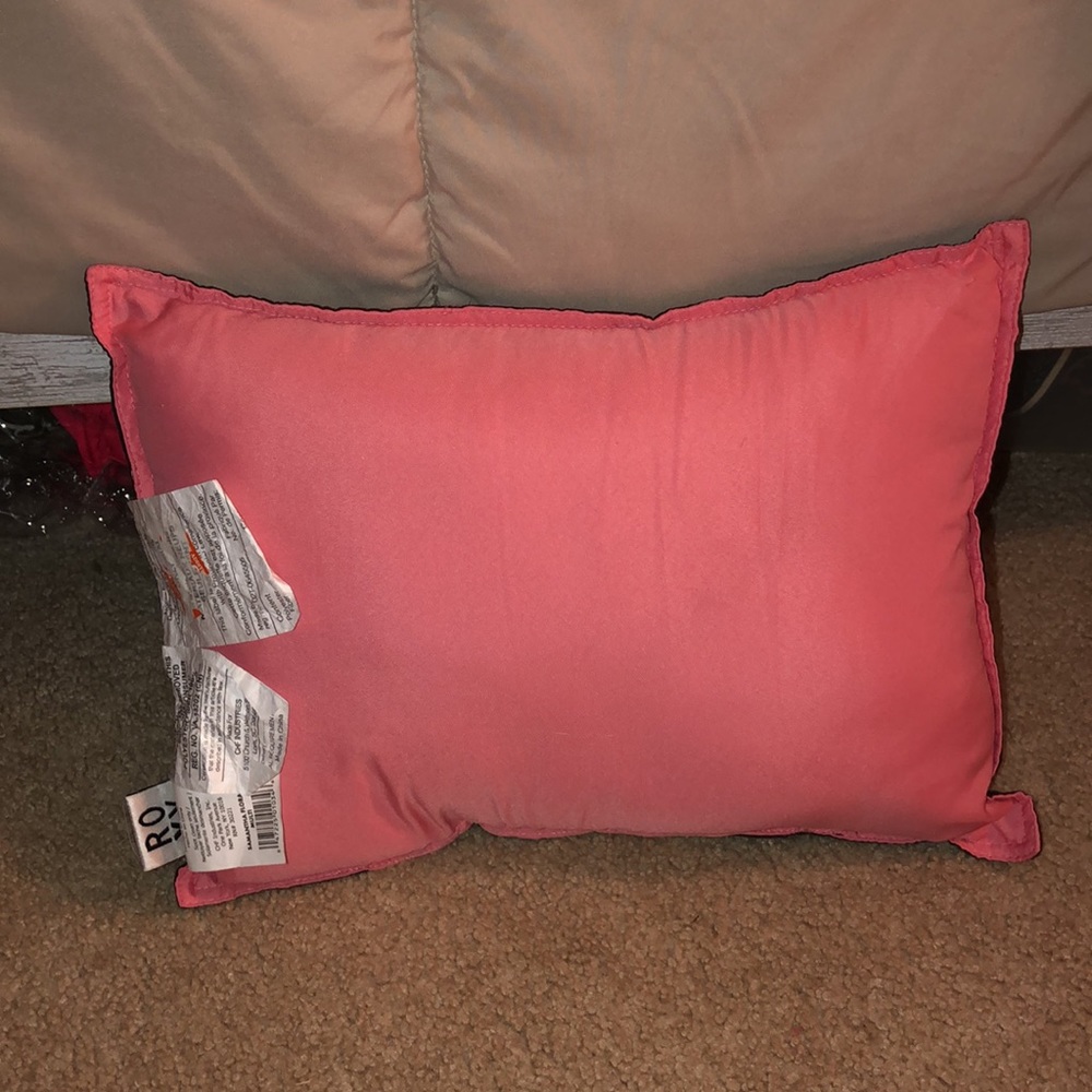NWT Roxy pillow - Picture 4 of 4